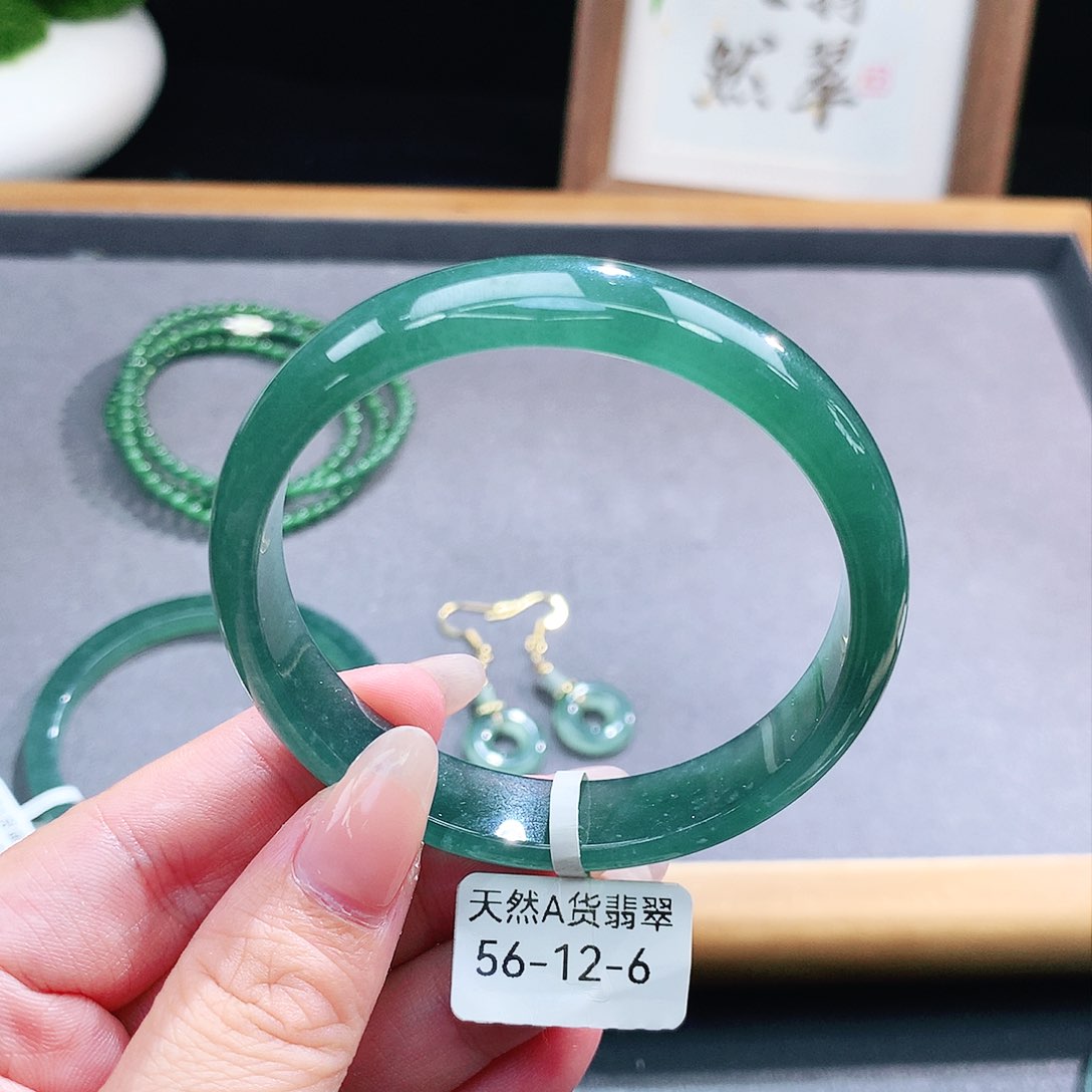 翡翠手镯（圆镯）未镶嵌