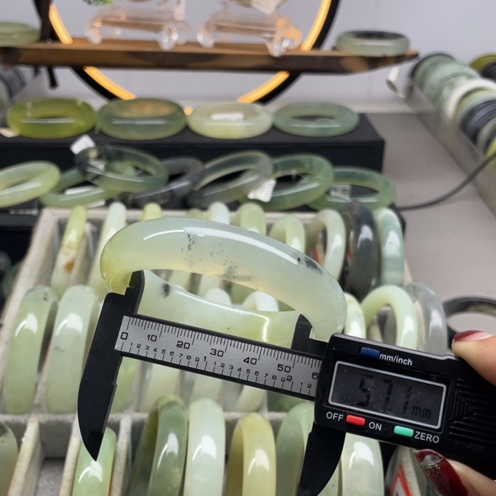 蛇纹石玉手镯未镶嵌349