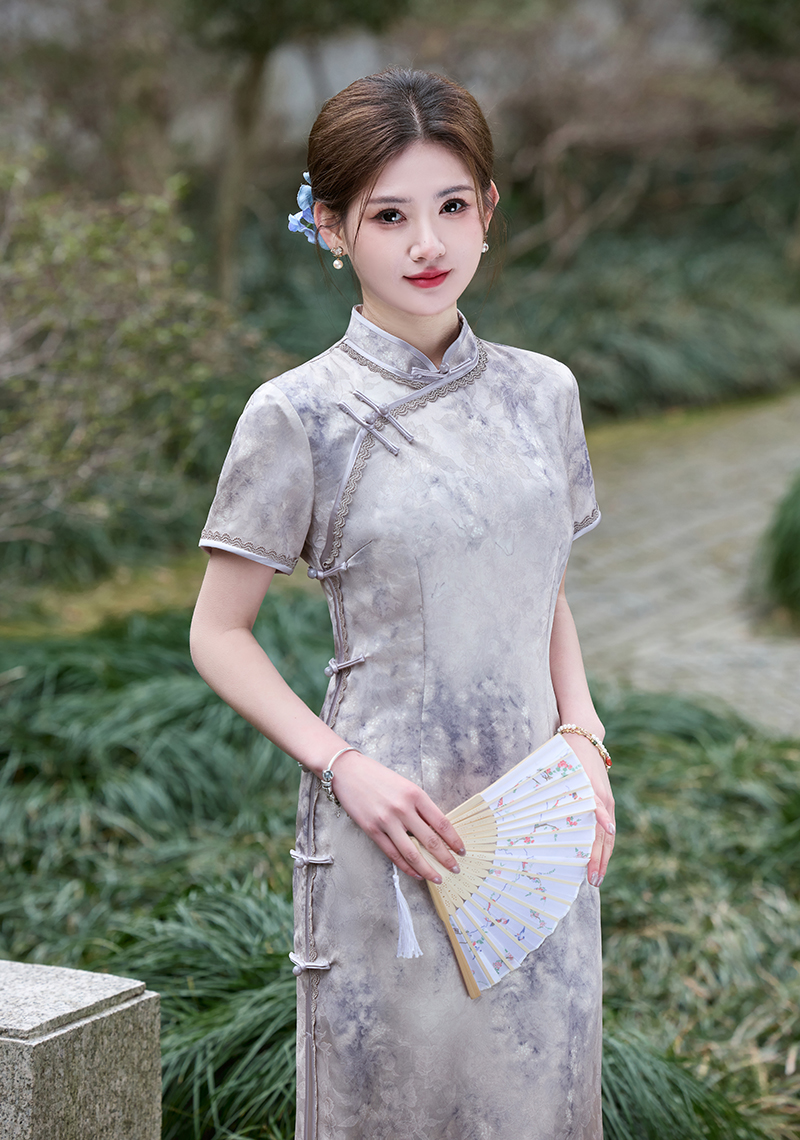 新中式绝美旗袍女2025年春夏新款年轻款日常优雅气质收腰显瘦长款
