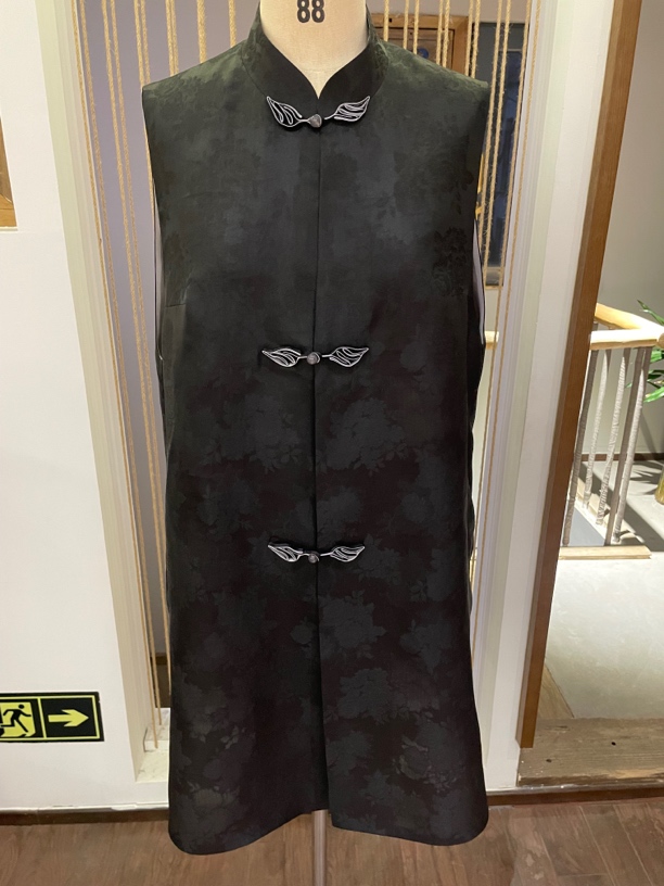 黑底牡丹花花罗香云纱立领连搭门中长款坎肩