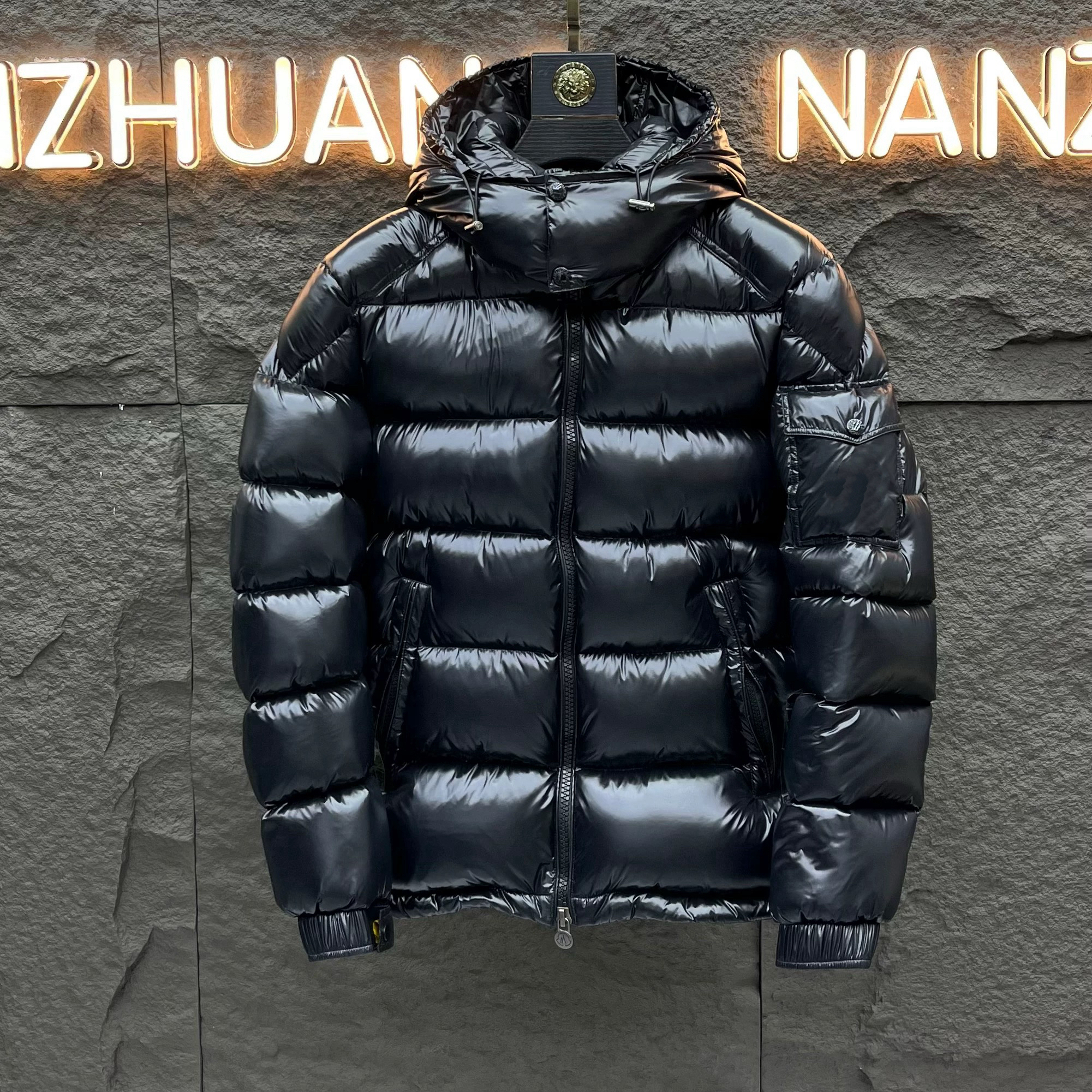 [现货]冬季男女羽绒服情侣装8852加厚短款连帽亮面经典款极寒超厚