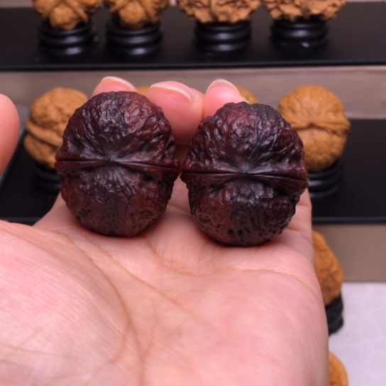 文玩核桃把件蚂蚁纹元宝七彩地闷28