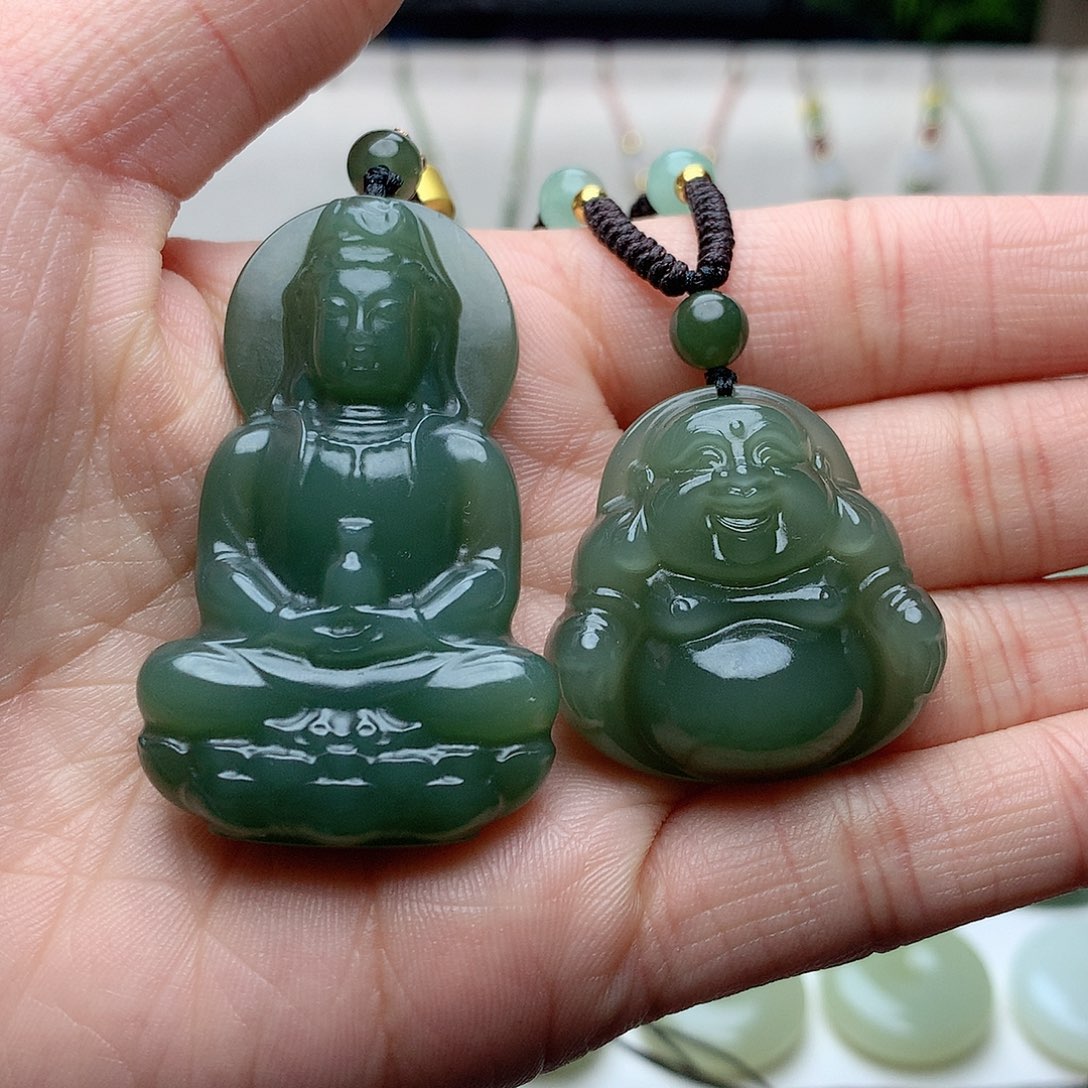和田玉颈饰未镶嵌娅*