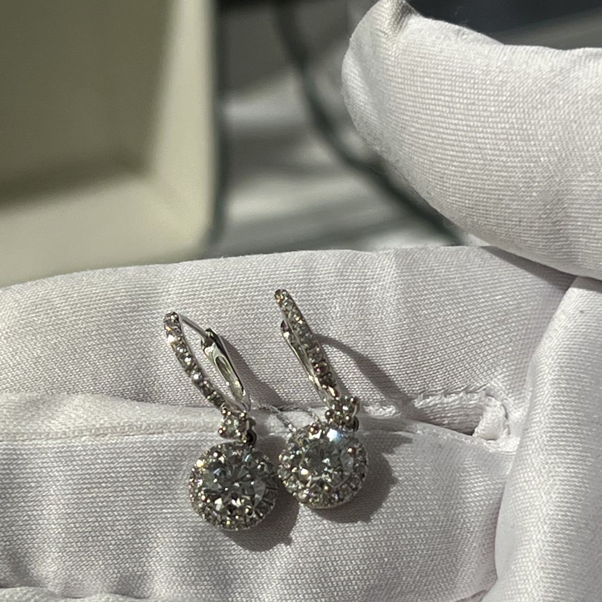 实验室培育钻石950 0.7ct圆形培育钻石耳圈