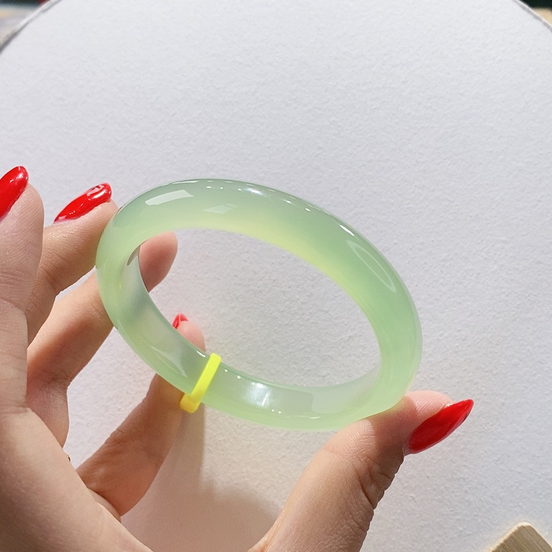 玛瑙/玉髓手镯未镶嵌56