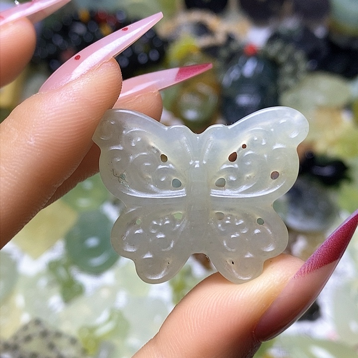 蛇纹石玉颈饰未镶嵌