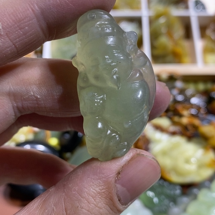 蛇纹石玉颈饰未镶嵌