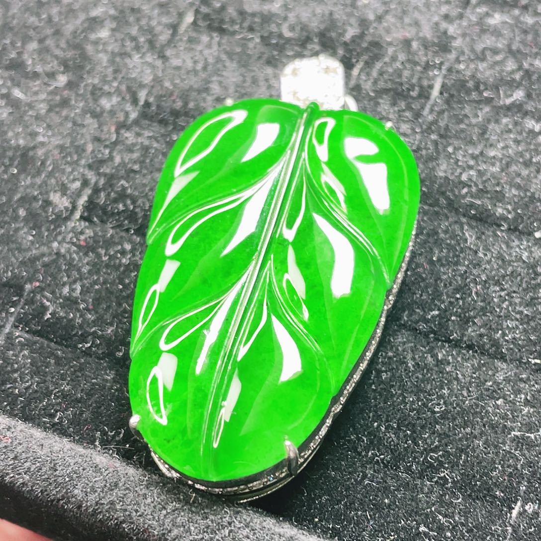 翡翠未镶嵌颈饰47