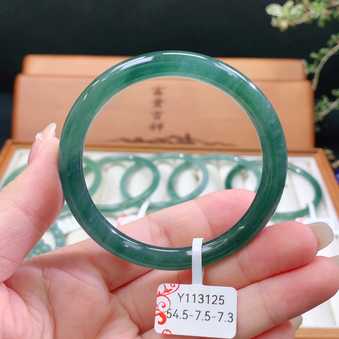 翡翠手镯未镶嵌天然