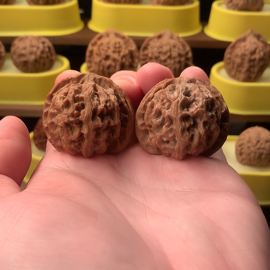 文玩核桃吊坠苹果园