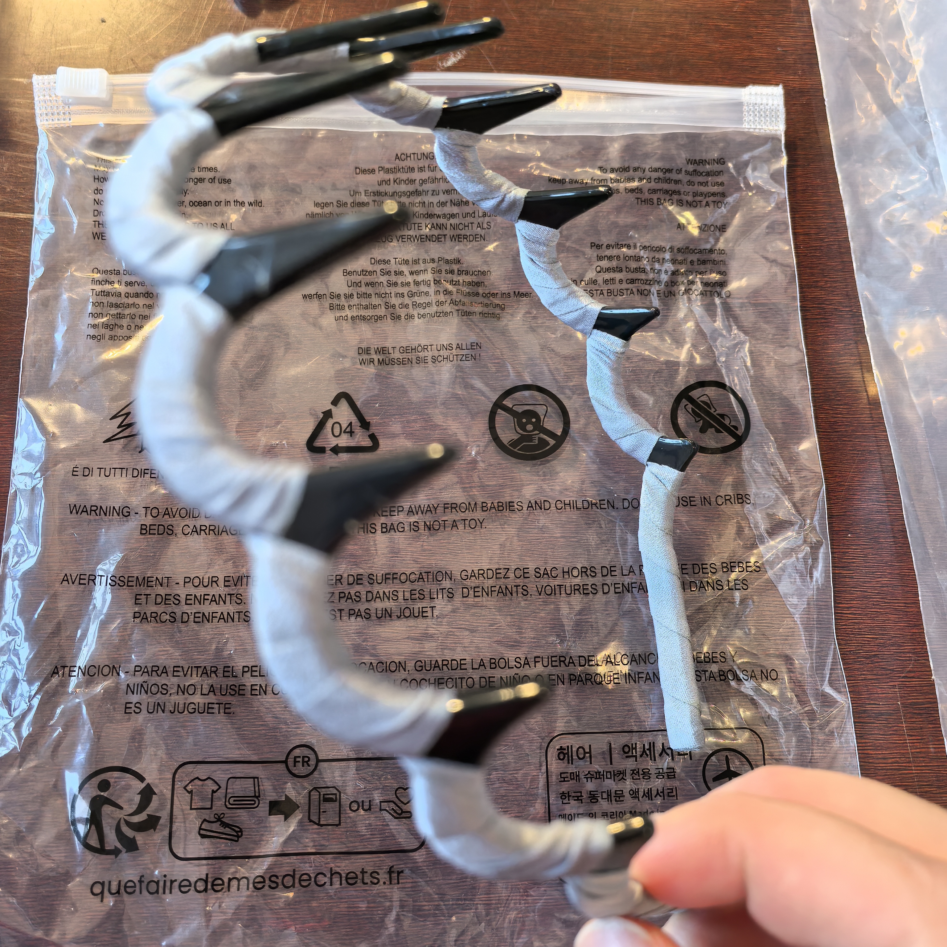 TT533 泡菜尾单发箍春款缎面灰色防滑大齿1cm｜淘贩