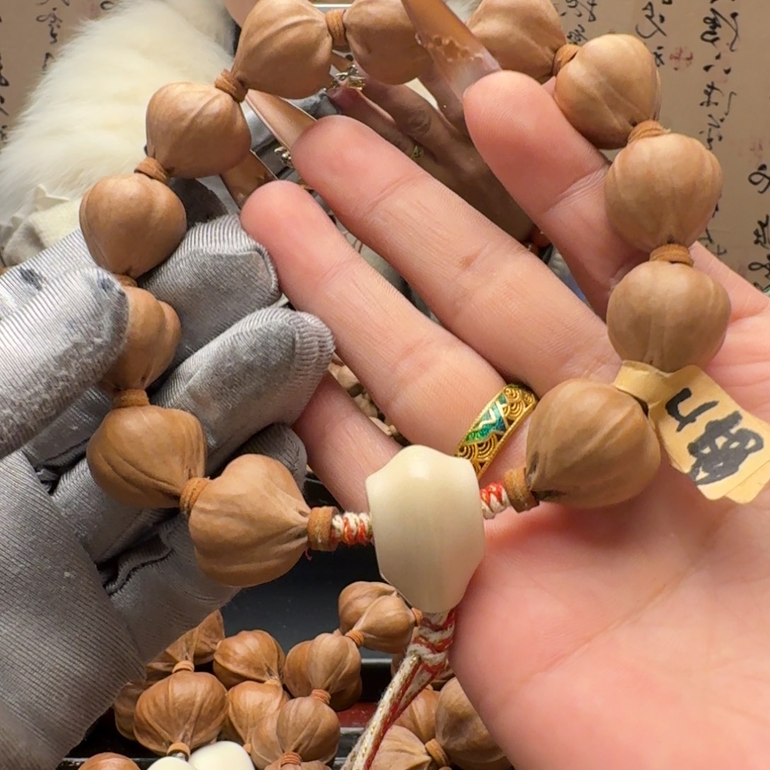 鹿***记橄榄核手串圆四花