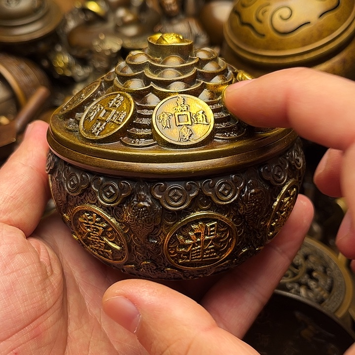 精美铜器做工精湛 