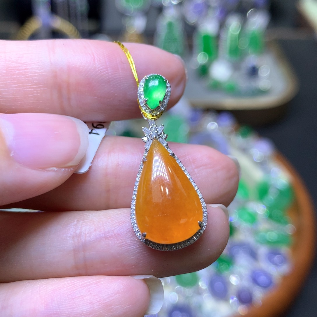 【闪购商品】翡翠颈饰18K金镶嵌翡翠吊坠项链