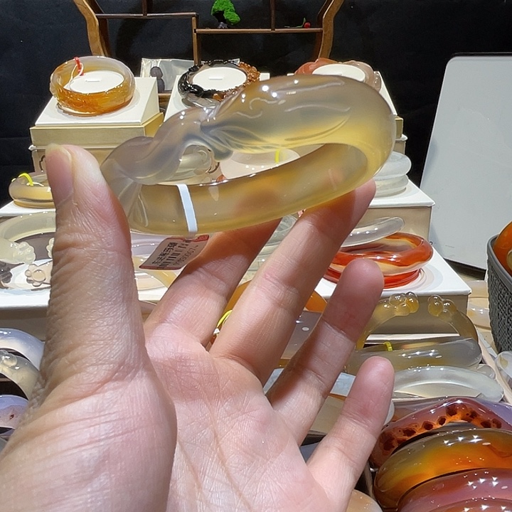 高***美玛瑙/玉髓未镶嵌手镯