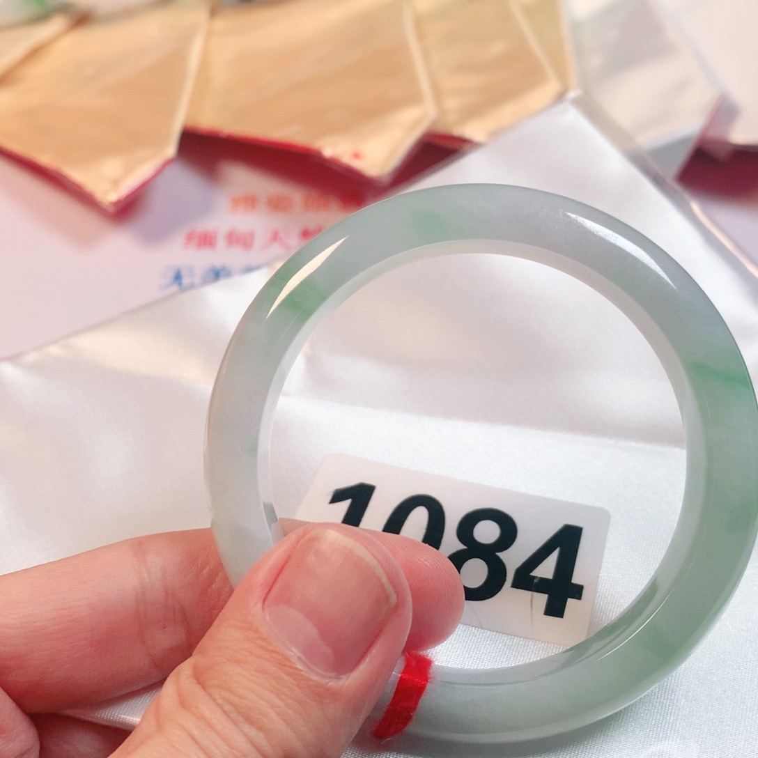 翡翠手镯未镶嵌翡翠手镯1084