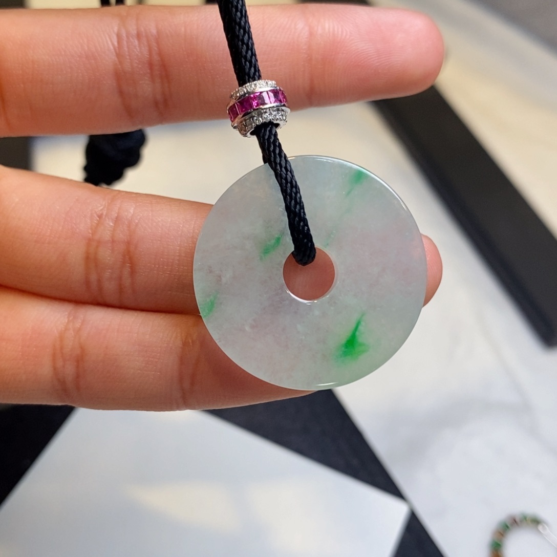 翡翠颈饰18K金镶嵌甜甜圈吊坠