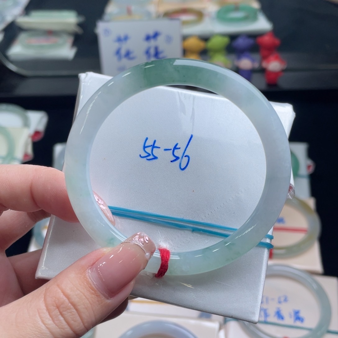翡翠手镯未镶嵌翡翠手镯
