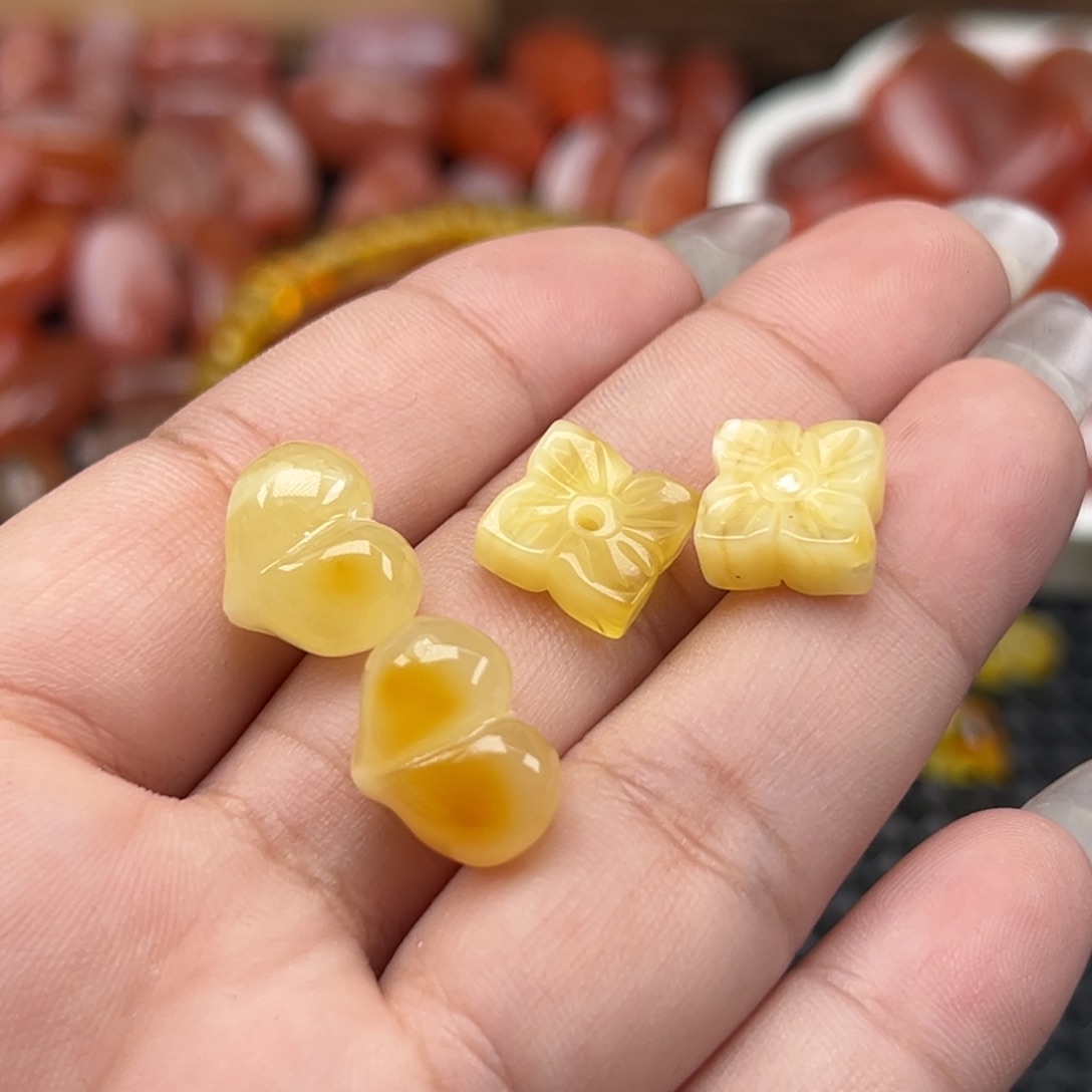 半***冰琥珀未镶嵌吊坠(不含链)多样性