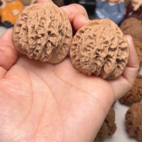 文玩核桃吊坠盘龙虎头