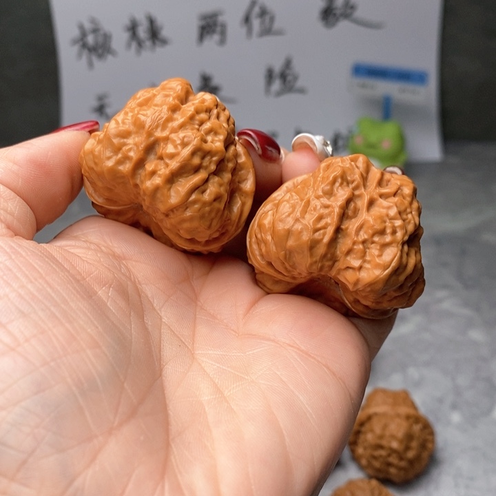 文玩核桃吊坠回**安蛙蛙40.42.1212