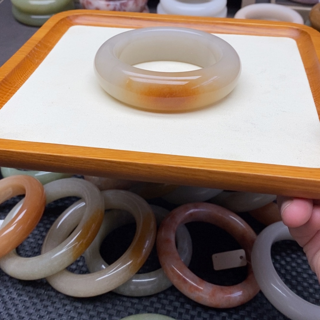 石英质玉（佘太翠）未镶嵌手镯