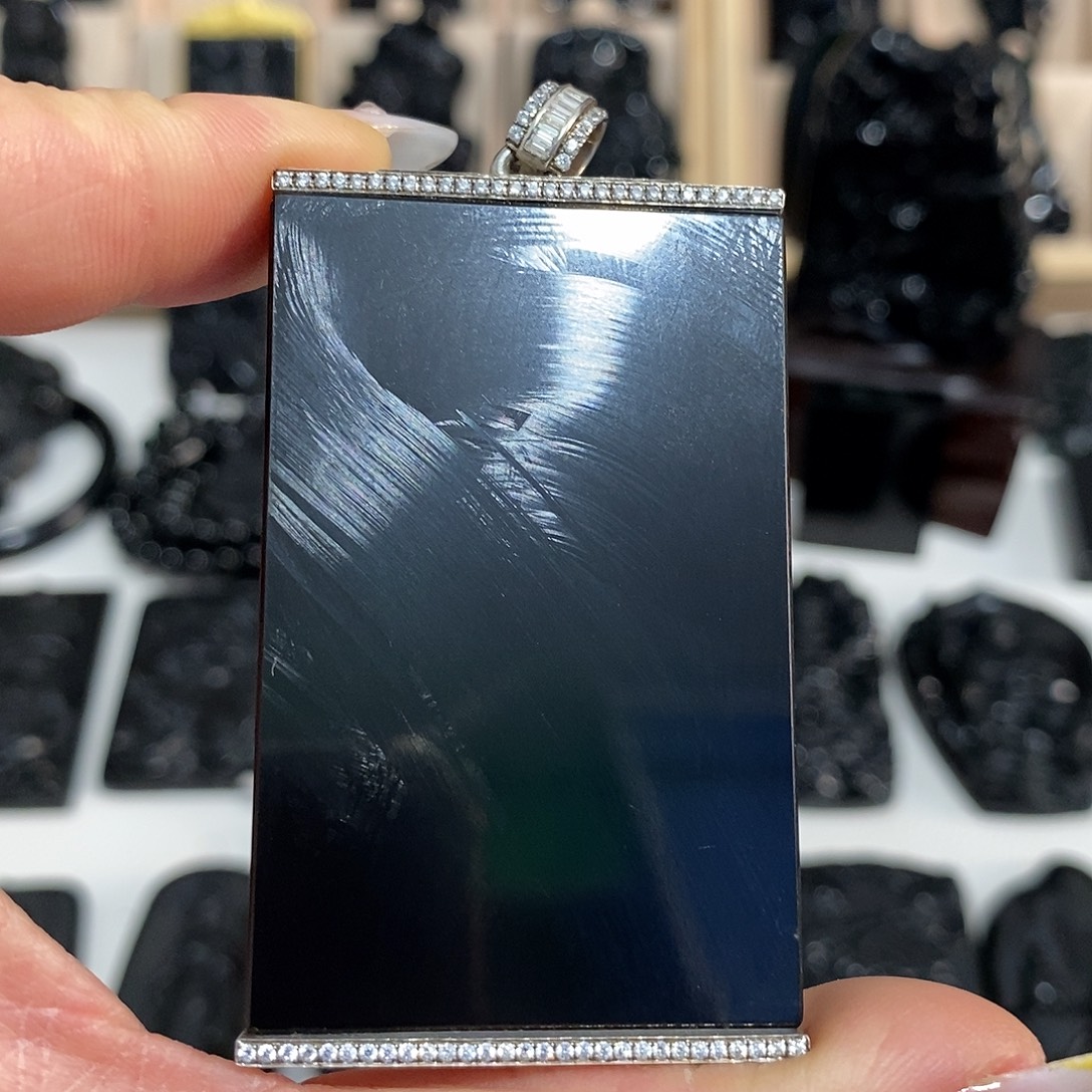 跃***門岫玉未镶嵌纯天然岫玉颈饰