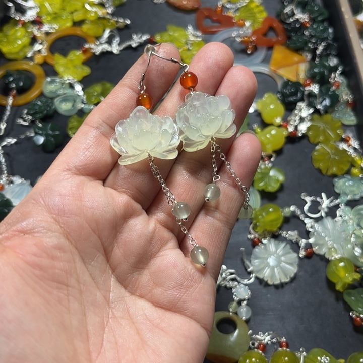 蛇纹石玉合金耳饰