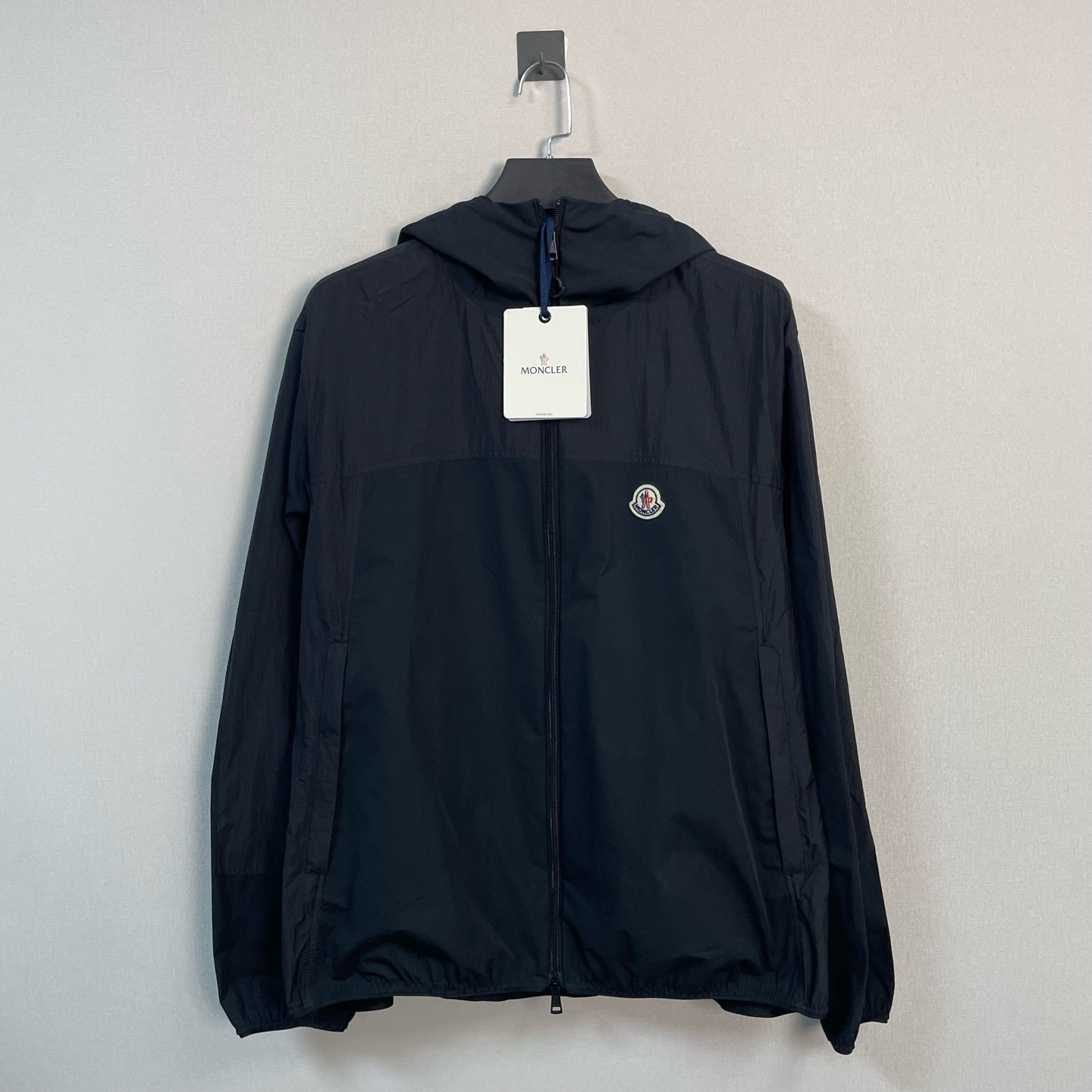 未使用 MONCLER 盟可睐最新款徽标夹克外套/4码/带吊/价10400