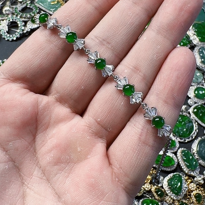 翡翠颈饰未镶嵌天然A货翡翠放漏