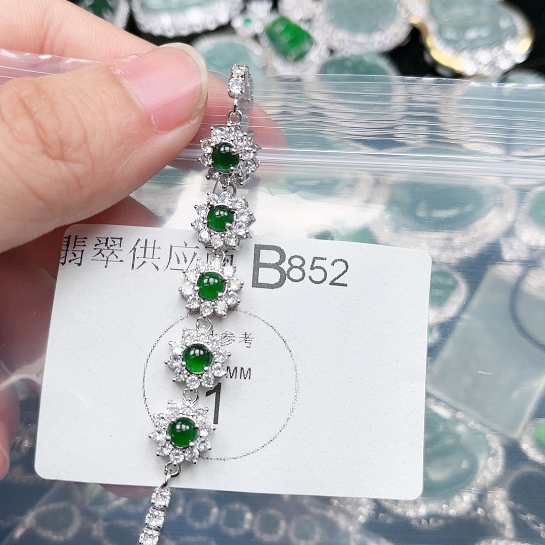 翡翠颈饰未镶嵌翡翠852