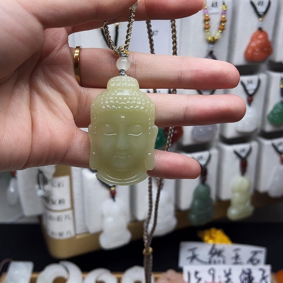 石英质玉未镶嵌颈饰