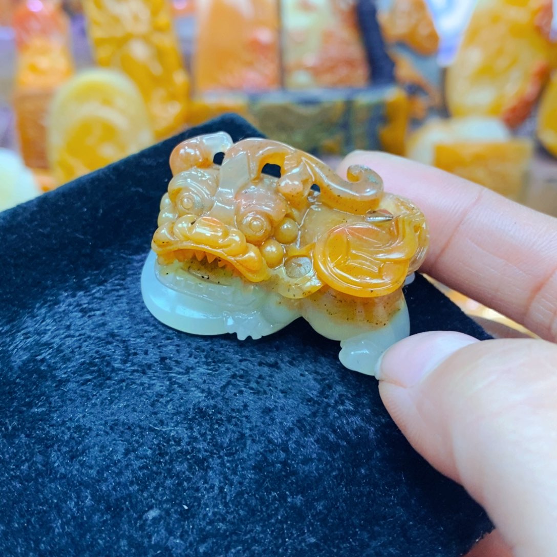 未镶嵌石英质玉（黄龙玉）吊坠(不含链)
