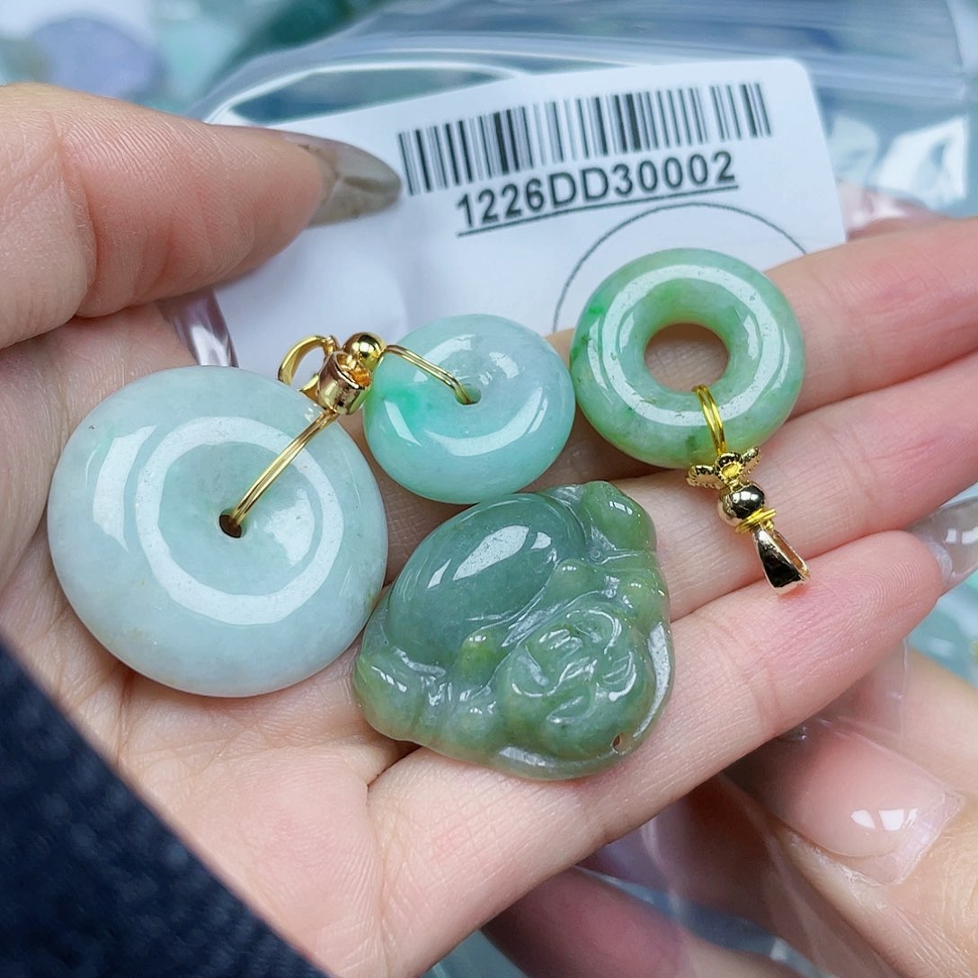 吊坠(不含链)未镶嵌翡翠