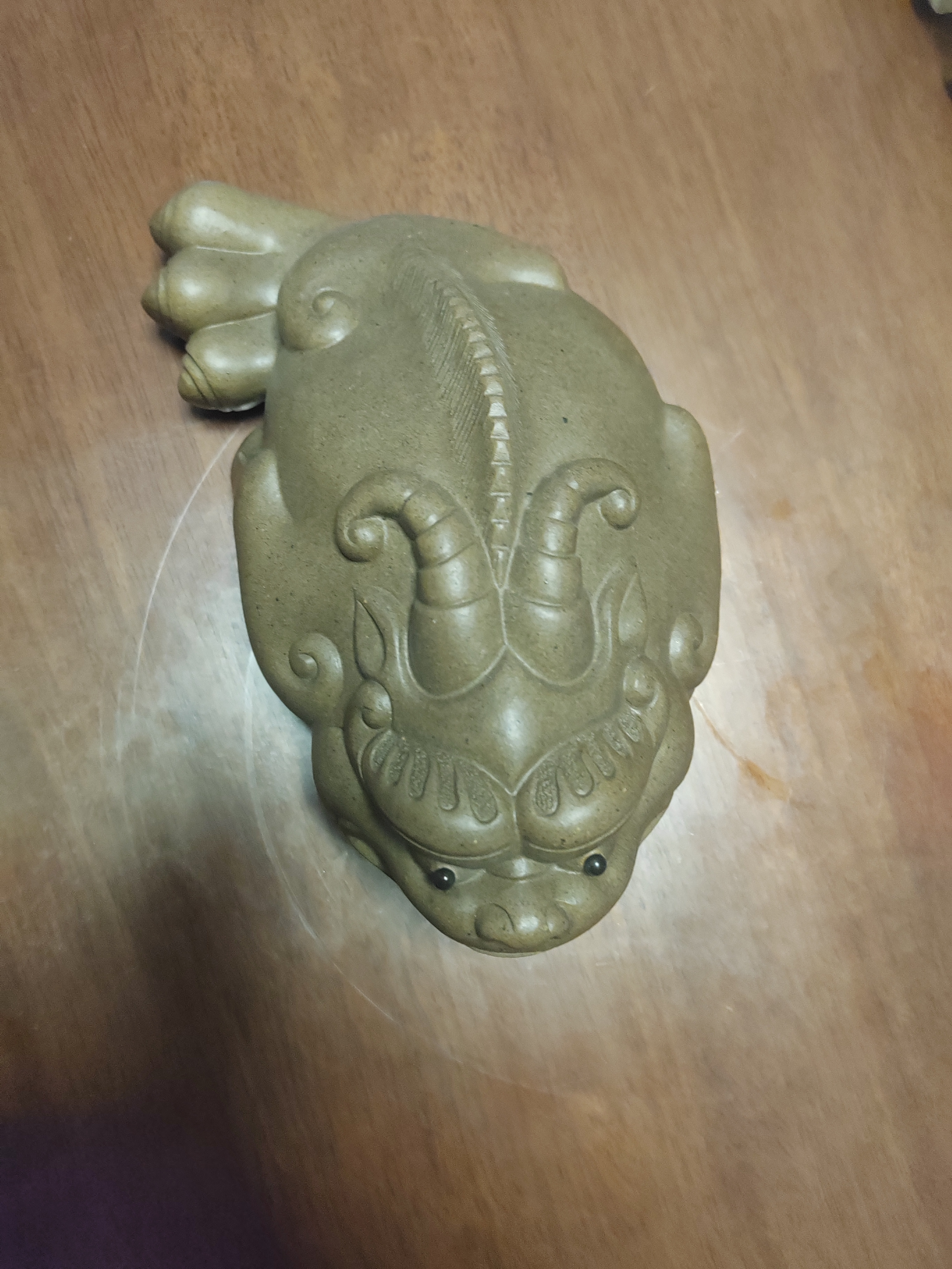 紫砂茶宠富贵金蟾，蟹壳青泥料