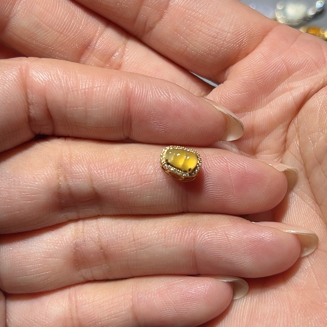 s***️翡翠18K金镶嵌颈饰