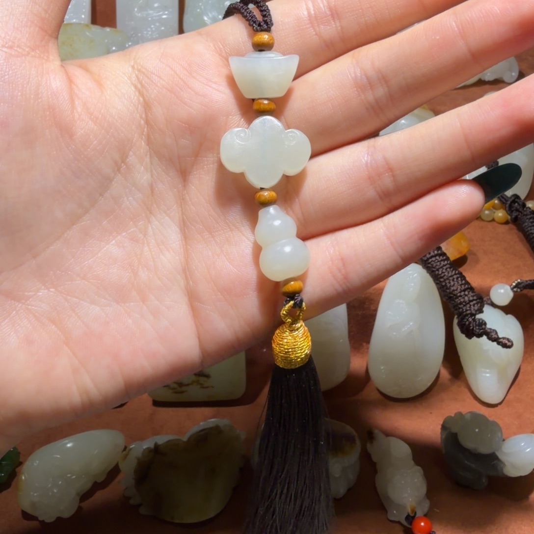 和田玉未镶嵌车挂