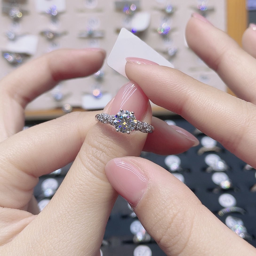 莫桑石非金属圈10。天使皇冠一克拉高定