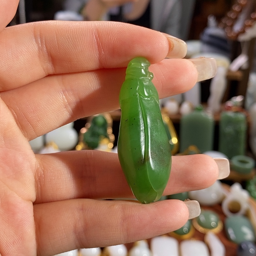 【闪购商品】吊坠(赠链)未镶嵌和田玉