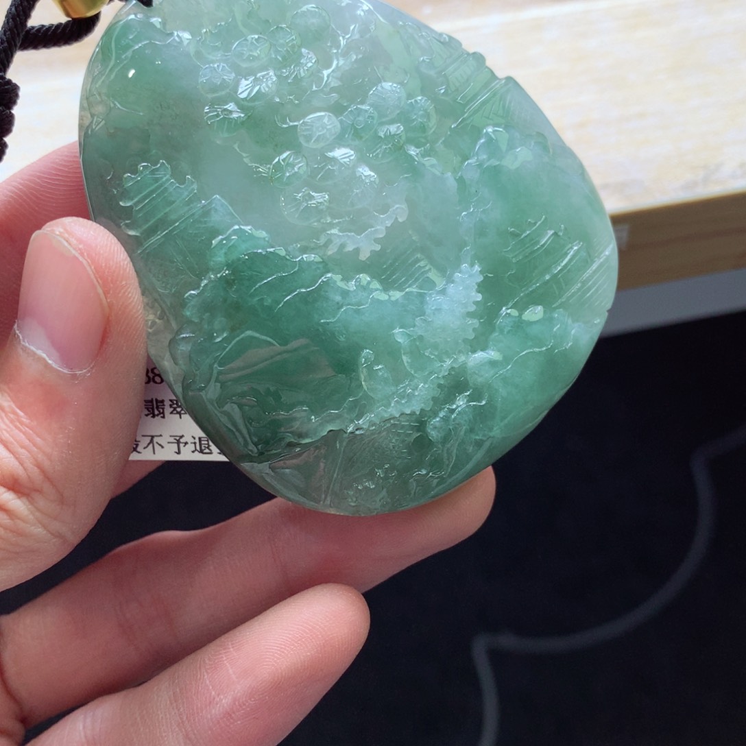 翡翠颈饰未镶嵌吊坠