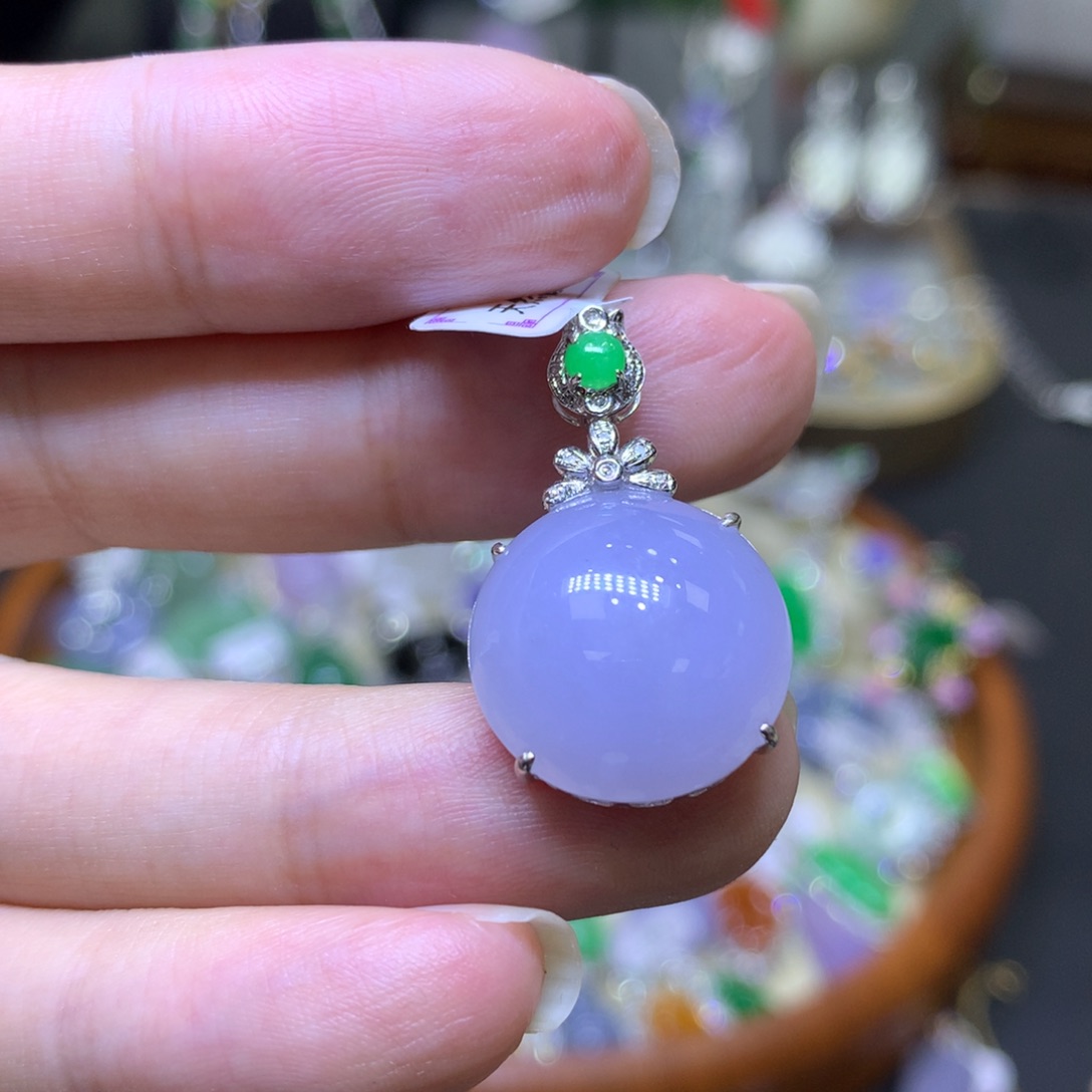 颈饰18K金镶嵌翡翠