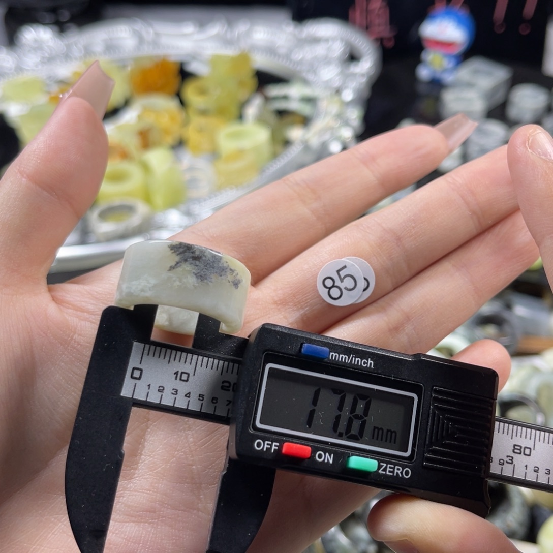 蛇纹石玉未镶嵌戒指