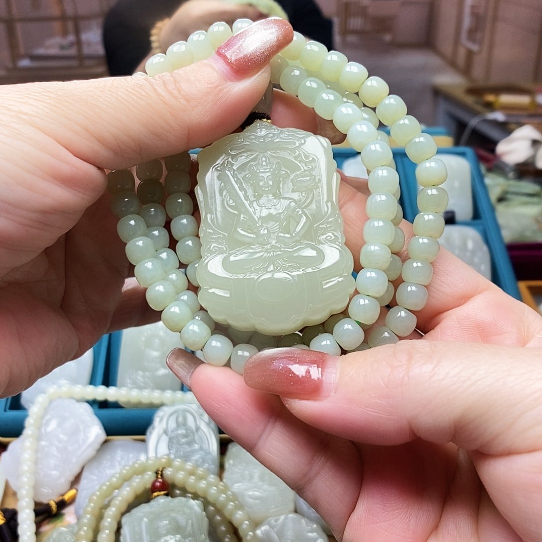 和田玉颈饰未镶嵌七****记