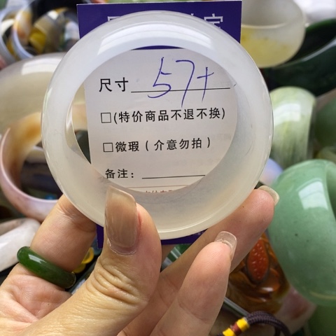 石英质玉手镯未镶嵌
