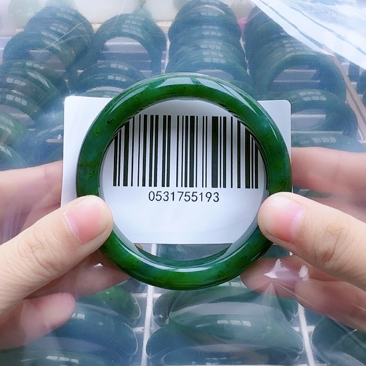 和田玉（碧玉）手镯未镶嵌55微瑕