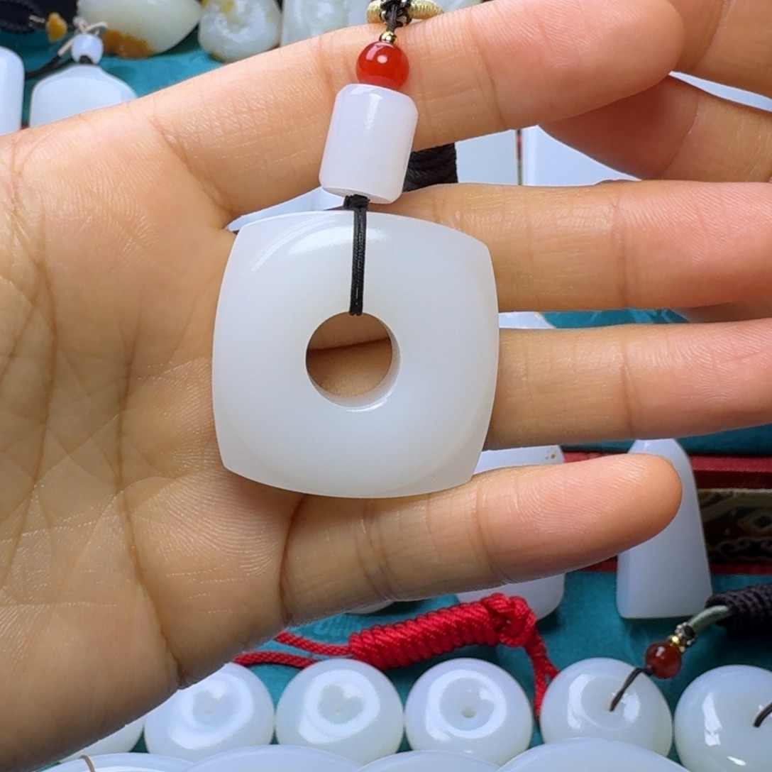 和田玉颈饰未镶嵌