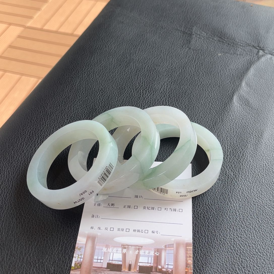 步***莲定制翡翠未镶嵌手镯