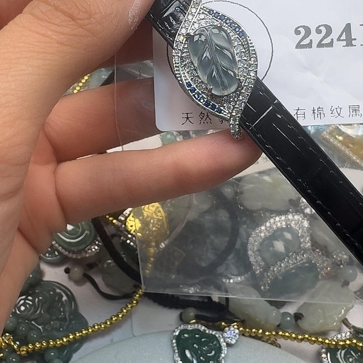 翡翠颈饰未镶嵌翡翠吊坠