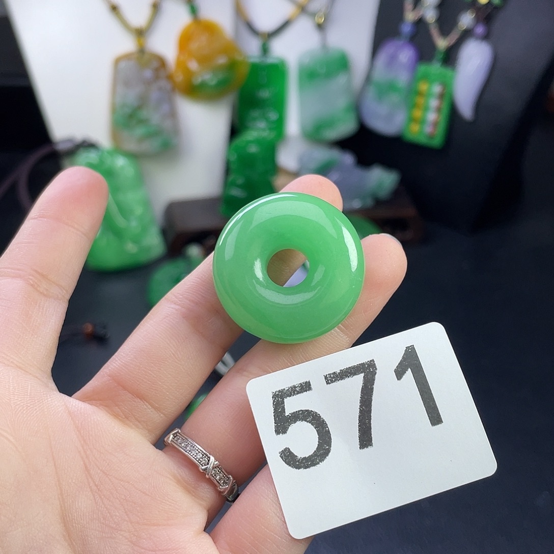 翡翠未镶嵌吊坠(赠链)