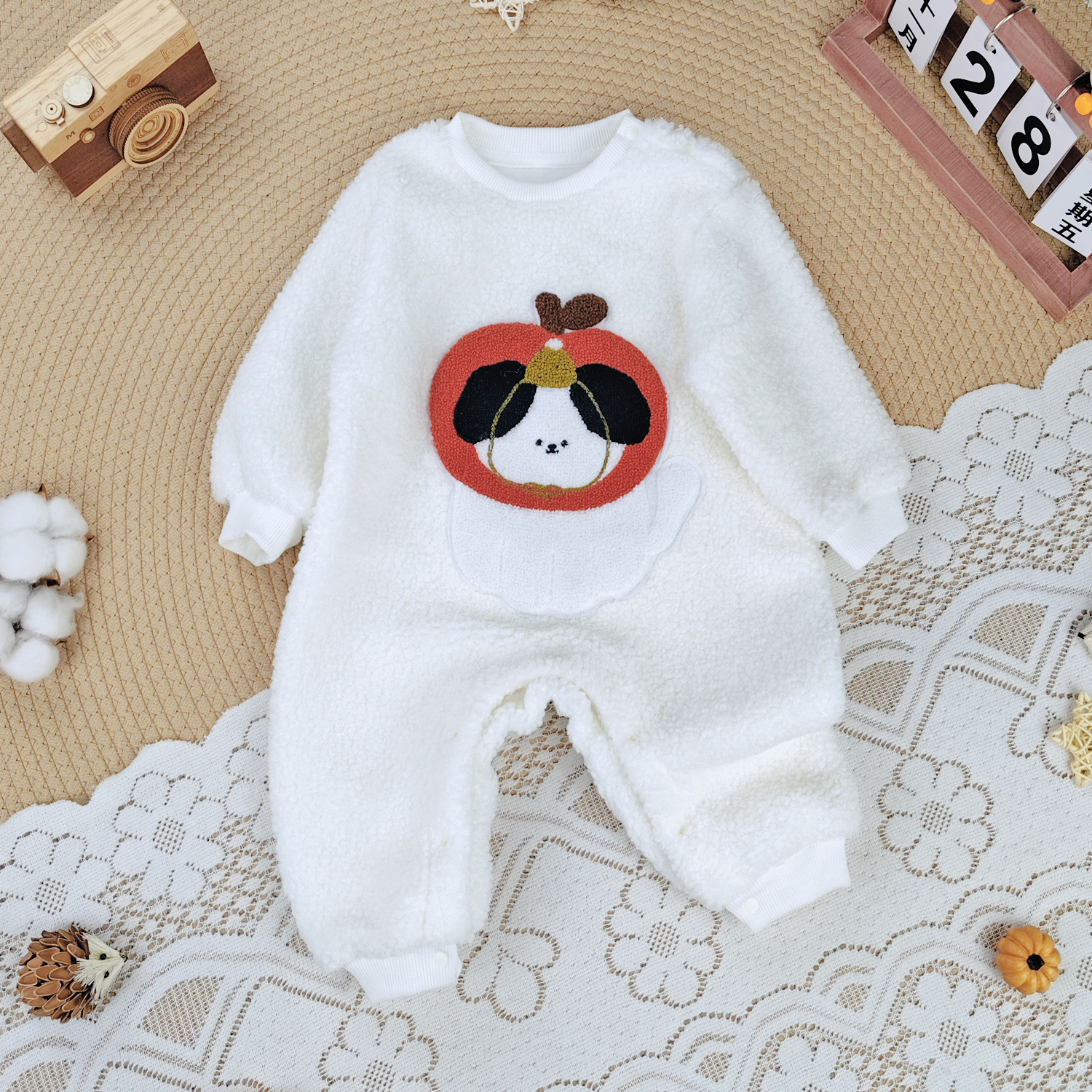婴儿衣服加绒保暖外出服冬季宝宝连身白色卡通连体衣爬爬服新品潮